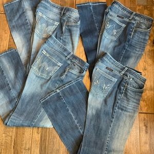 Bundle of 5 Wrangler ladies bootcut jeans with Shiloh no gap waistband. 2 sizes
